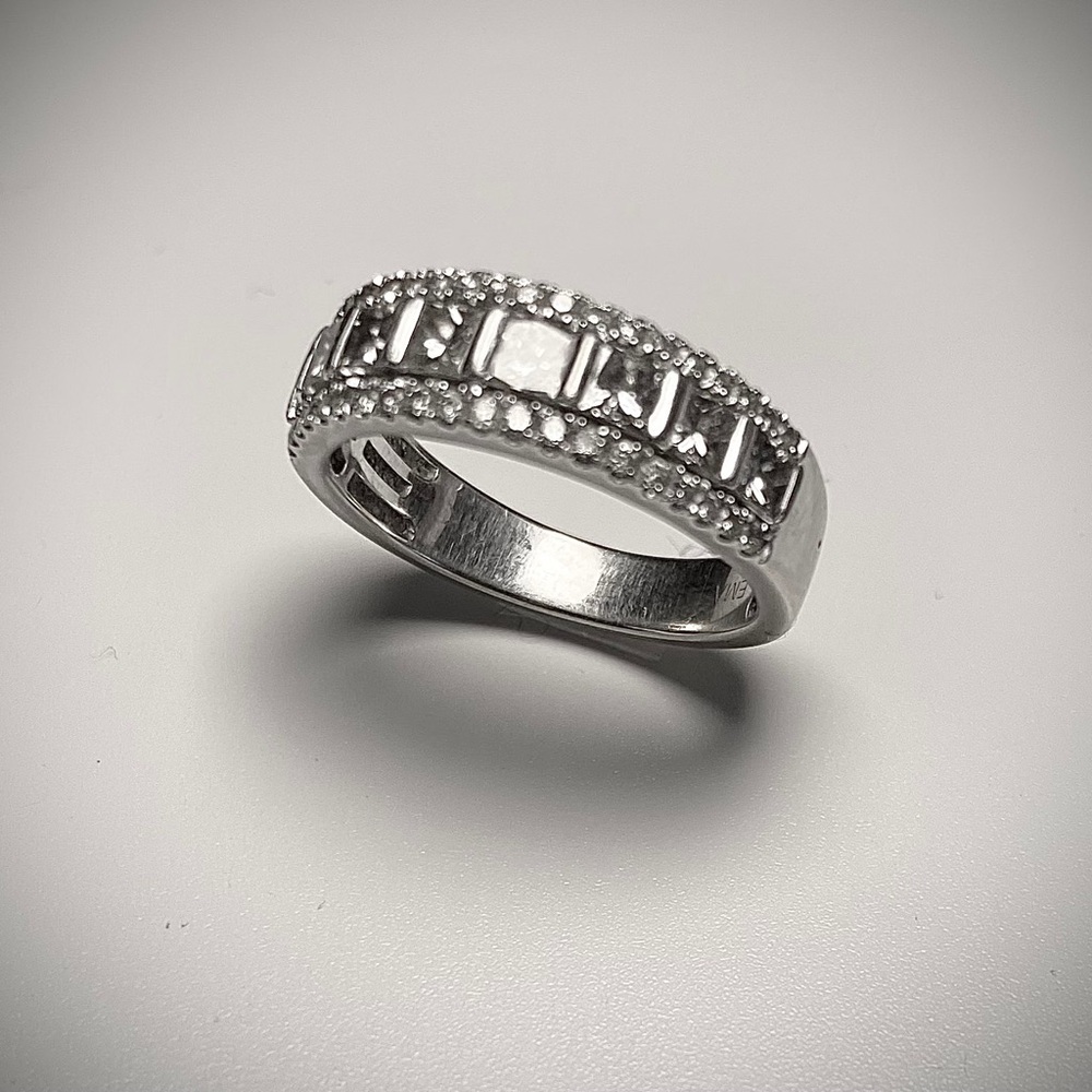 1.06 Ct. Diamond 14 KT White Gold Ring Size 7 Women’s